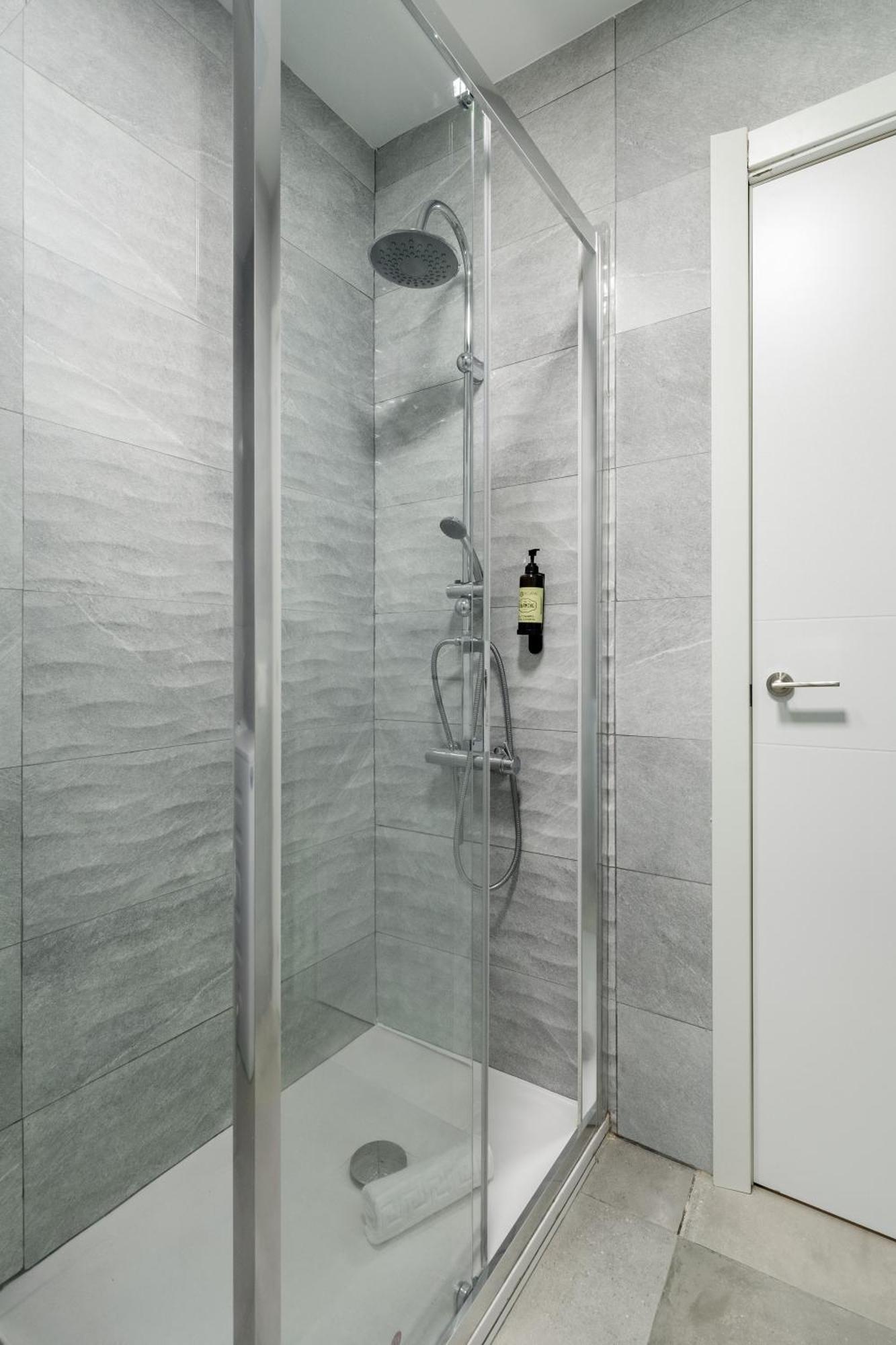 Charming Lucero Apartment Мадрид Екстериор снимка
