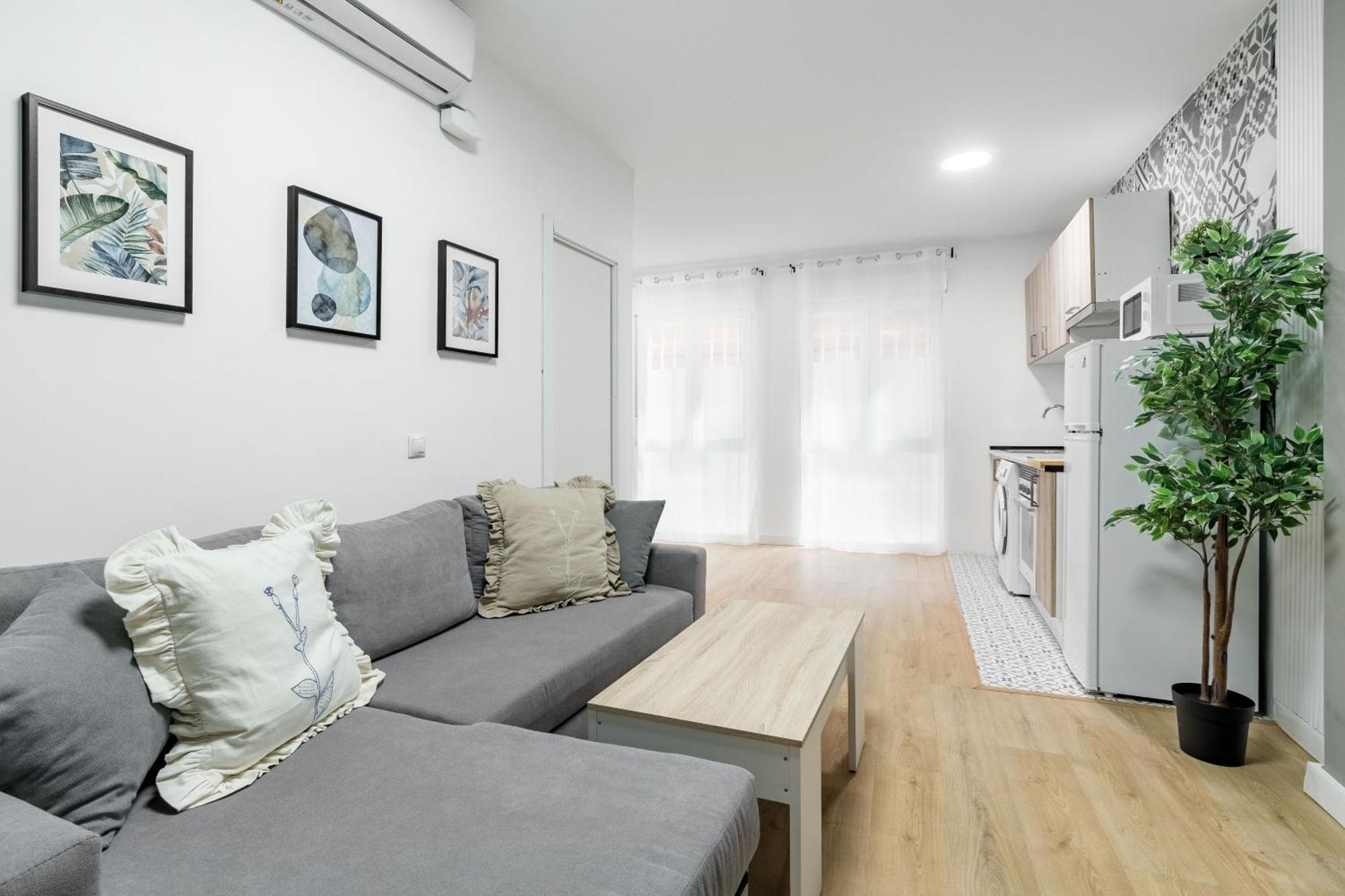 Charming Lucero Apartment Мадрид Екстериор снимка
