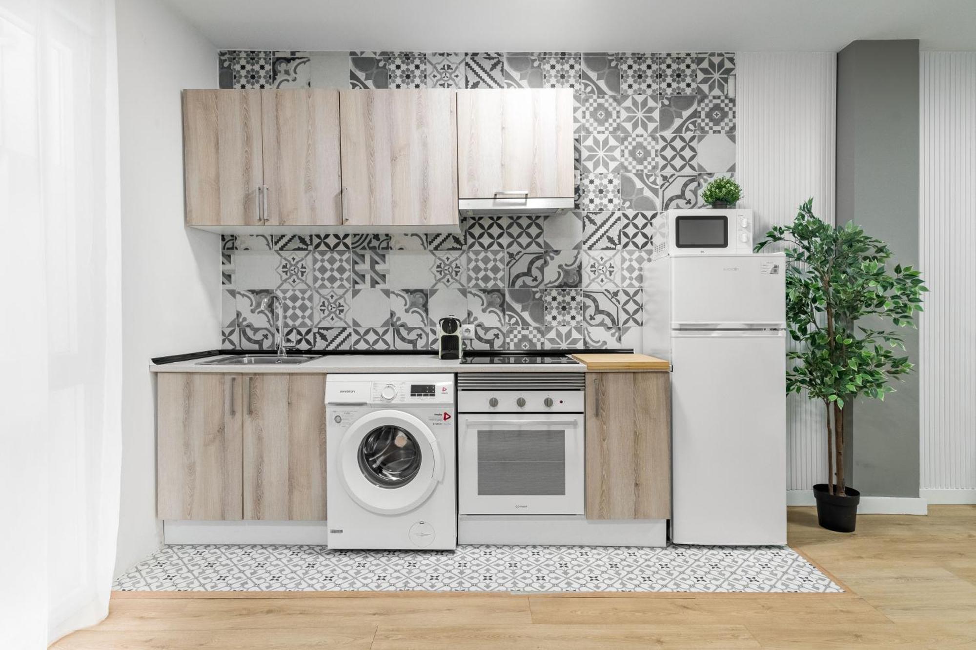 Charming Lucero Apartment Мадрид Екстериор снимка