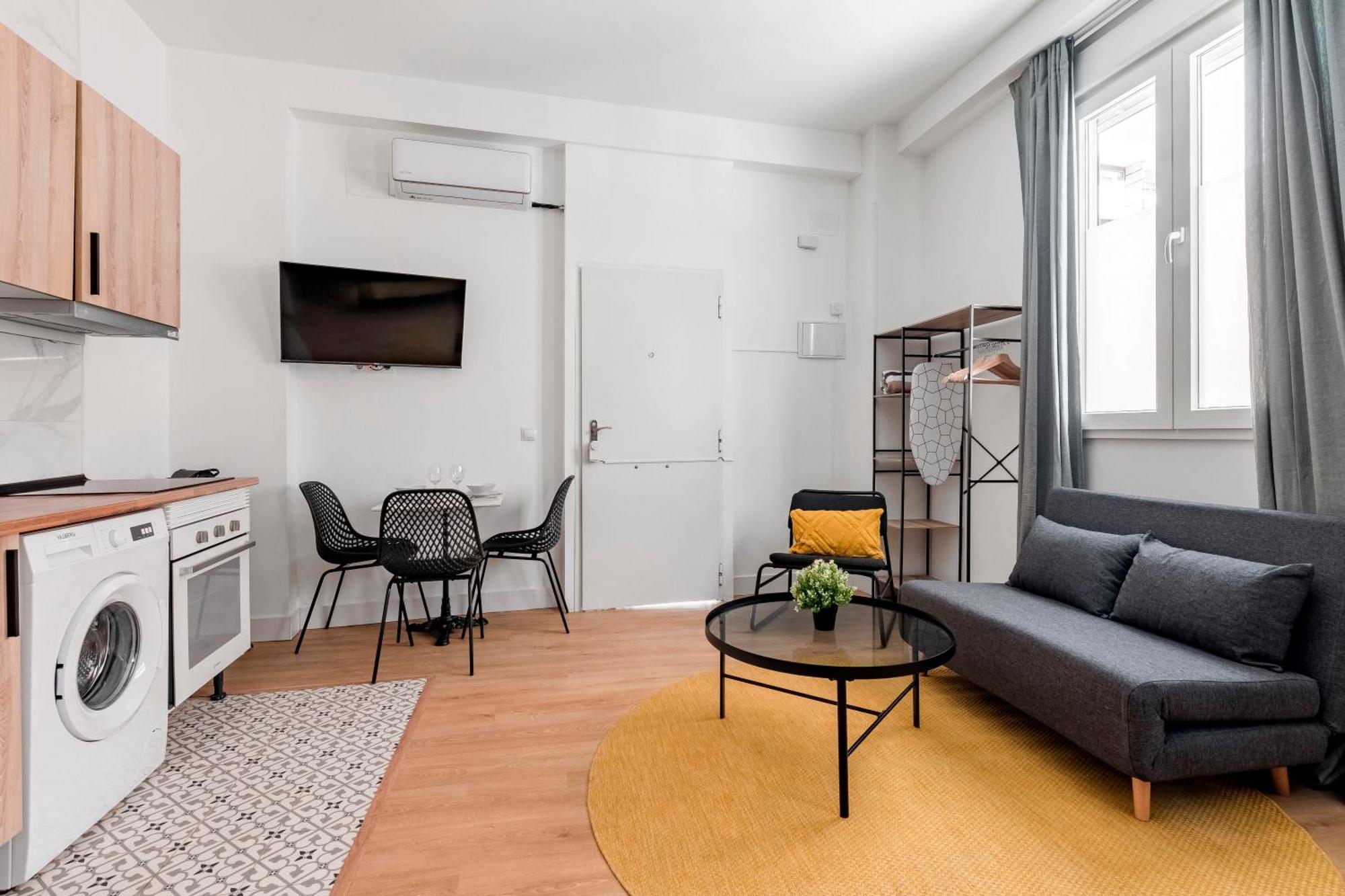 Charming Lucero Apartment Мадрид Екстериор снимка