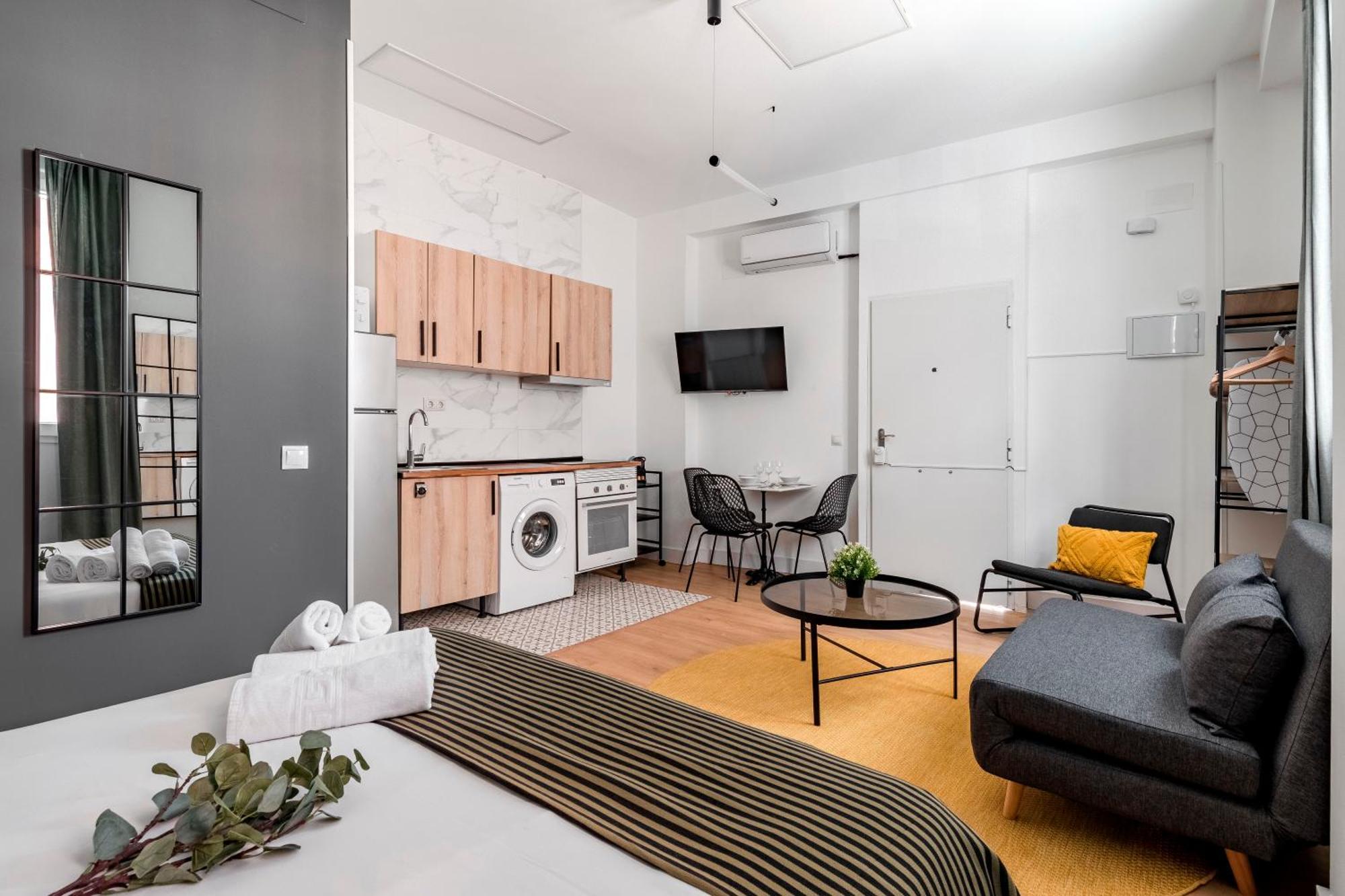 Charming Lucero Apartment Мадрид Екстериор снимка